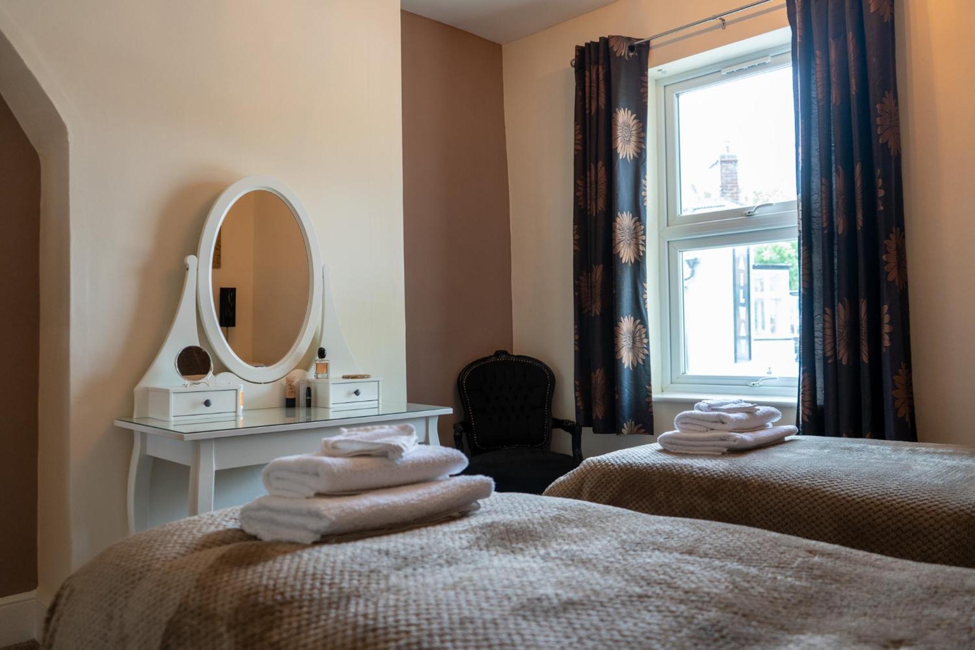 הוילה The Plumb Townhouse In Warwick Centre מראה חיצוני תמונה
